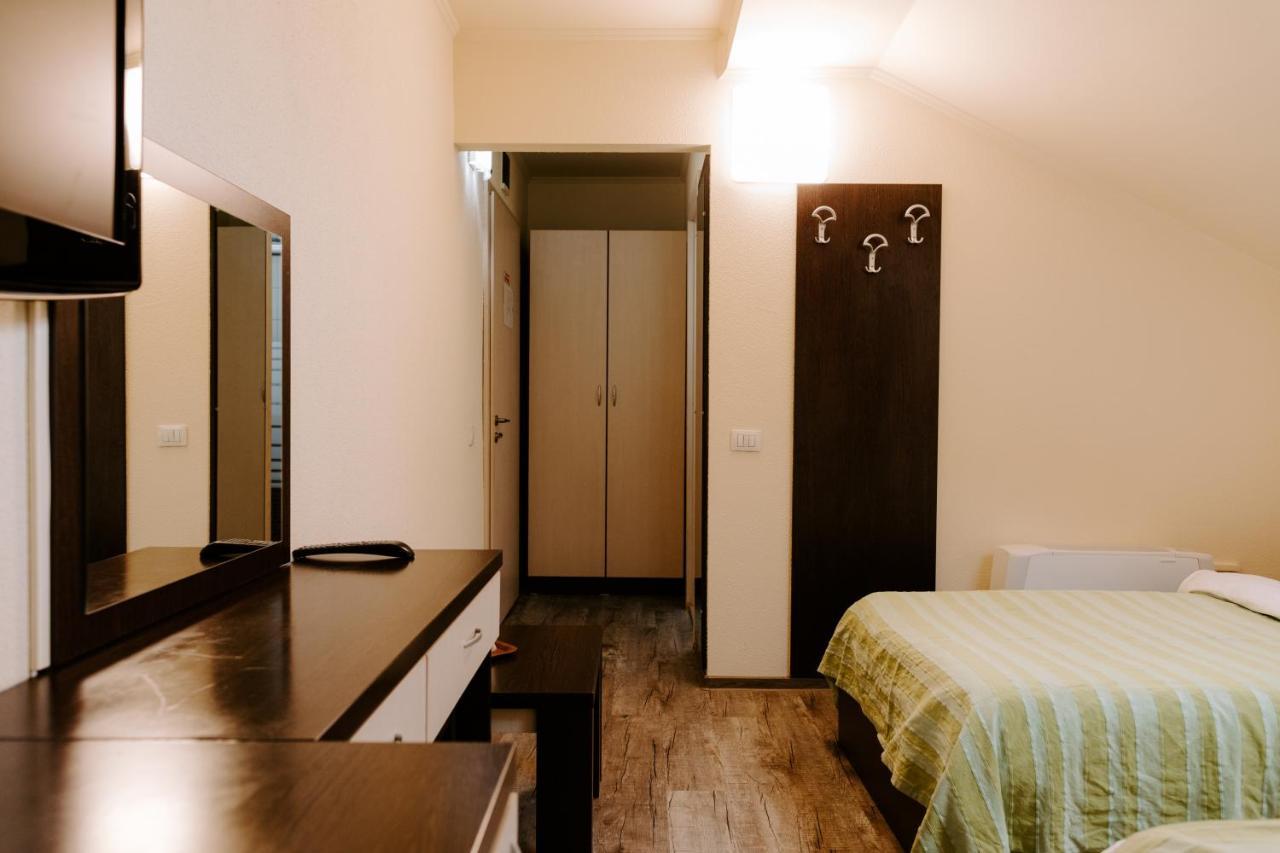 Casa Maria Magdalena Motel Lipova Eksteriør billede